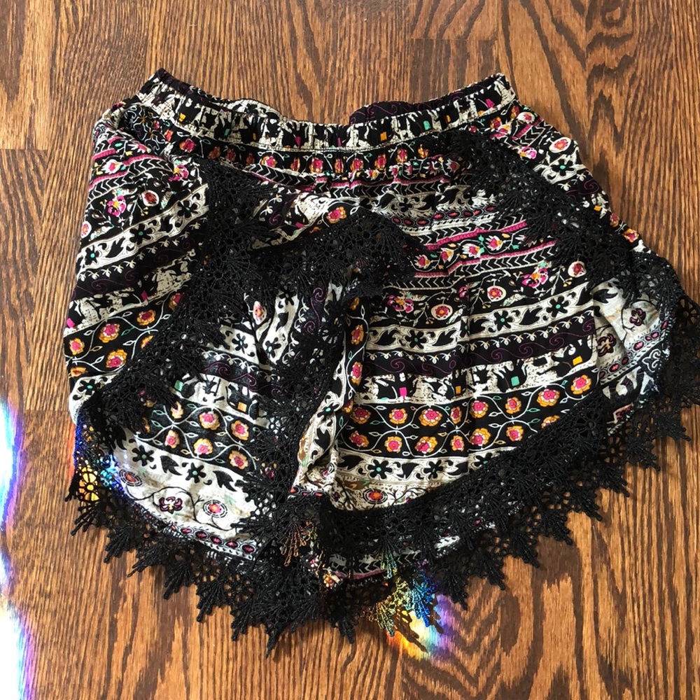Flower Pattern Shorts - Picture 4 of 4